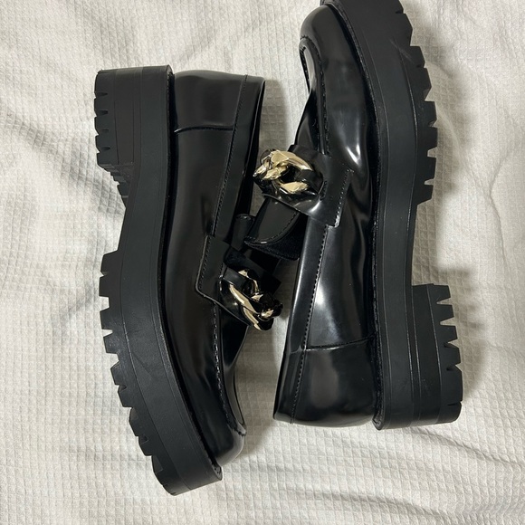 Zara Black Loafers with Gold Chain - Picture 3 of 6